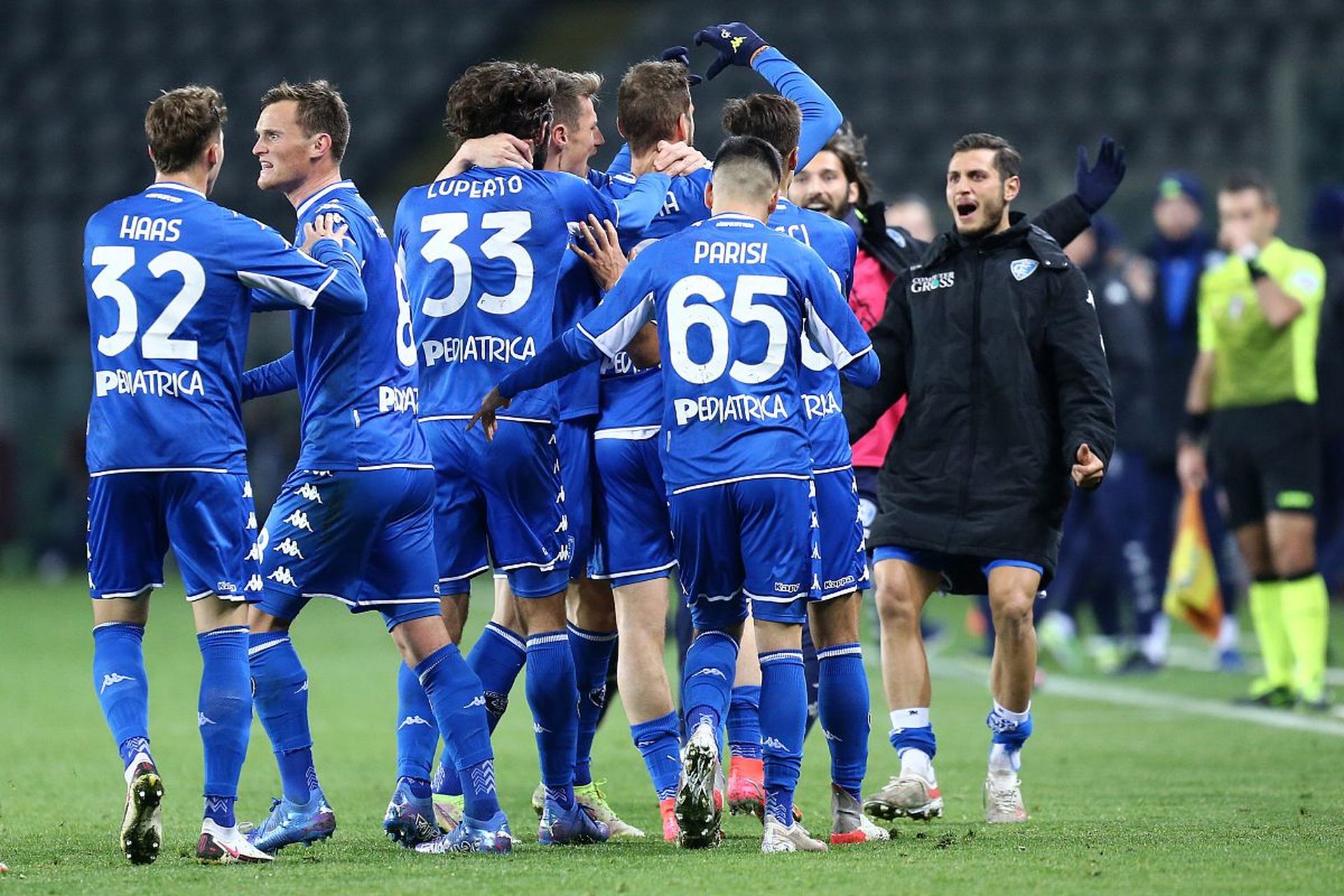 一支球队竞 一支球队竞