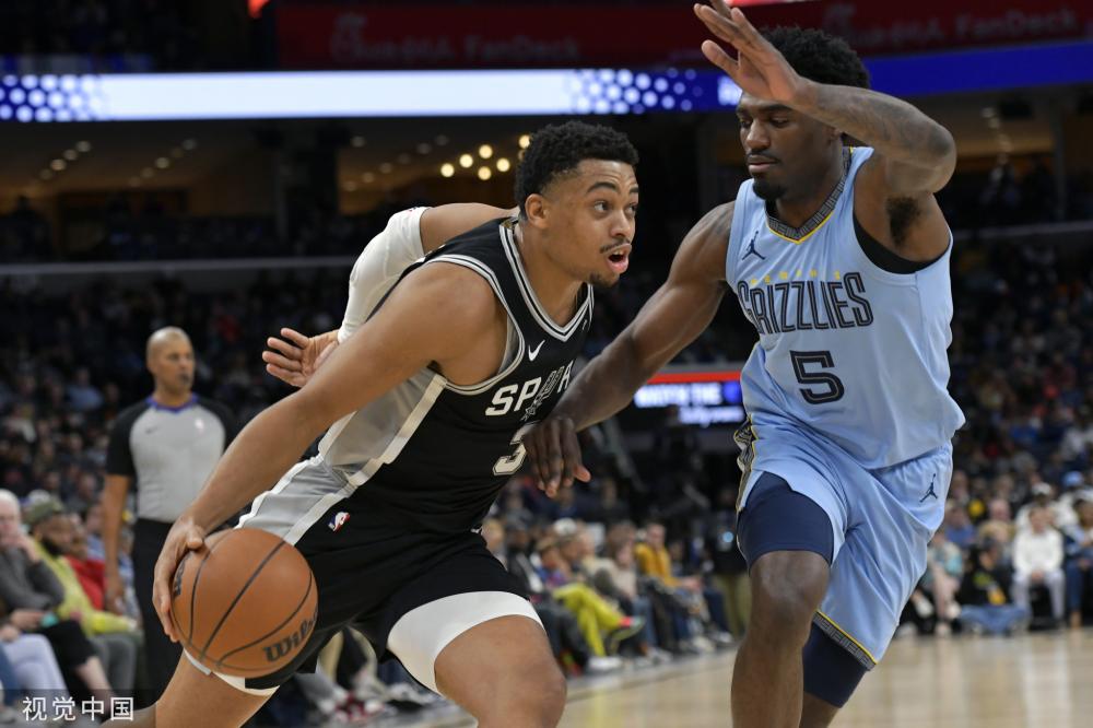 禁区内作出 禁区内作出